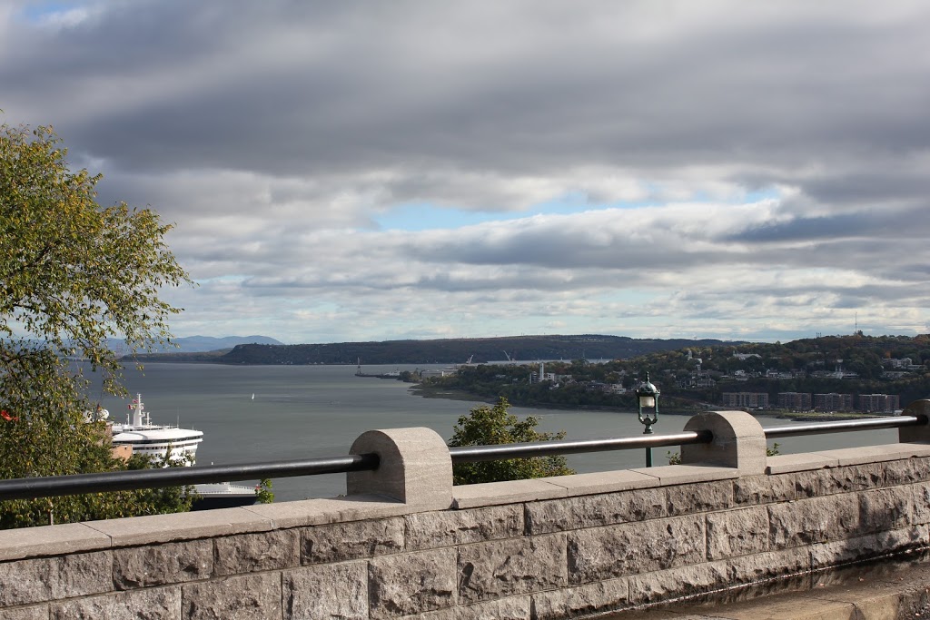 Pierre-Dugua-De-Mons Terrace | Parc des Champs de Bataille, Avenue Saint-Denis, Québec, QC G1R 4N2, Canada | Phone: (418) 649-6157