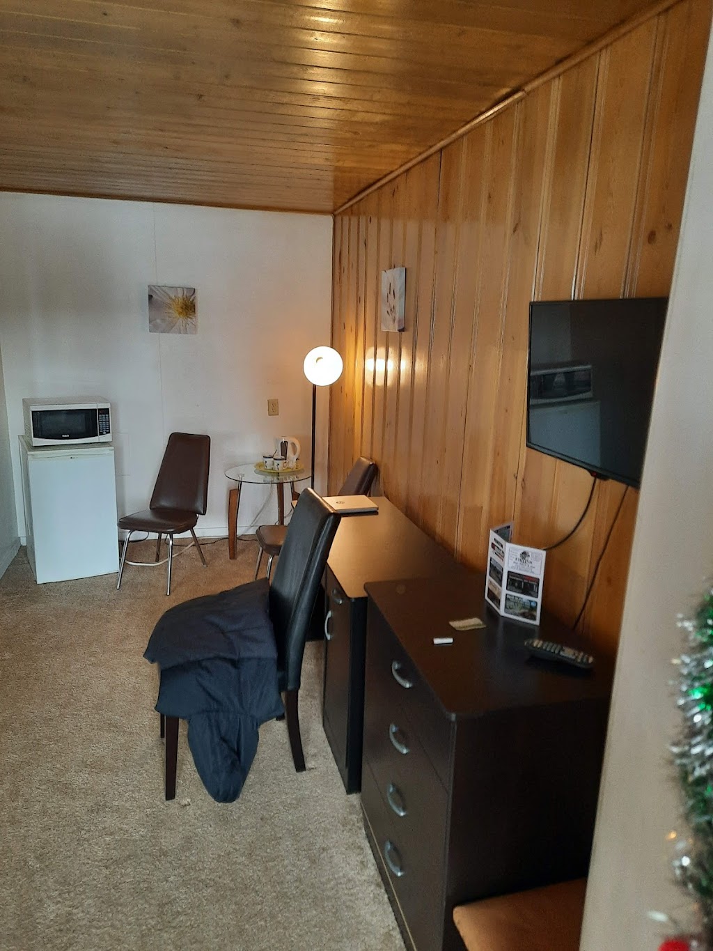 Cedars Motel | 139-139 3rd St, Princeton, BC V0X 1W0, Canada | Phone: (250) 295-3237