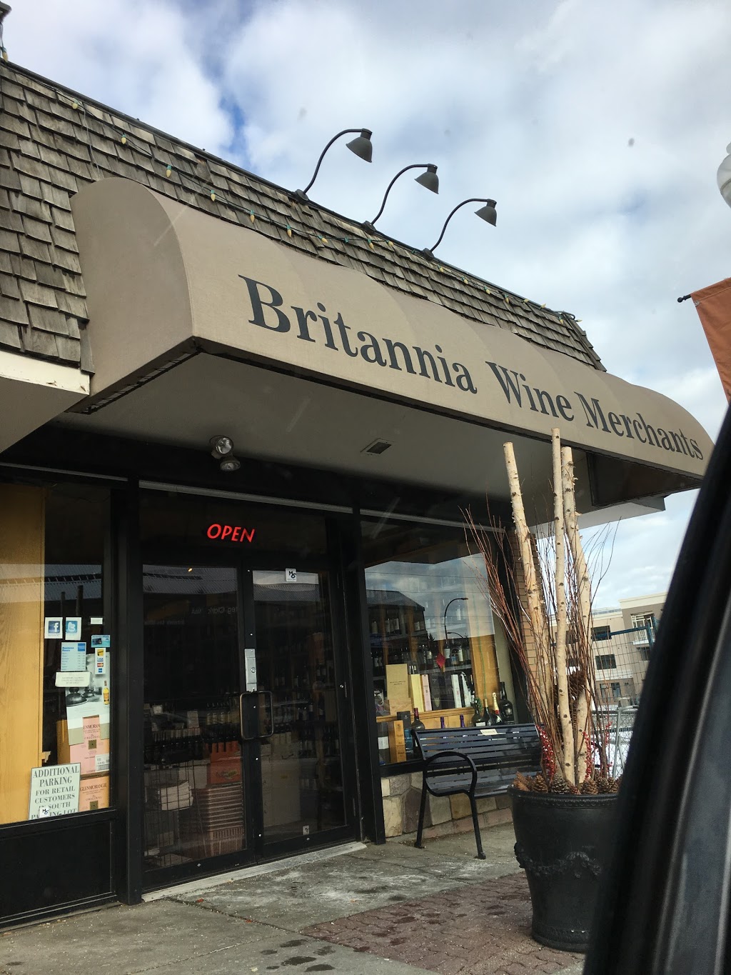 Britannia Wine Merchants | 810 49 Ave SW, Calgary, AB T2S 1G9, Canada | Phone: (403) 287-3833