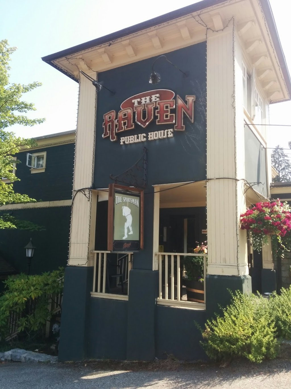 The Raven Public House | 1052 Deep Cove Rd, North Vancouver, BC V7G 1S3, Canada | Phone: (604) 929-3834