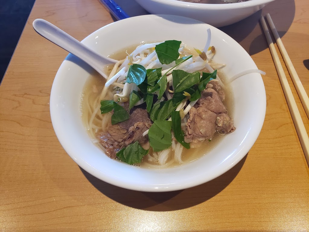 Phở Hồ | 168 Lillooet Rd, Harrison Hot Springs, BC V0M 1K0, Canada | Phone: (604) 491-8888