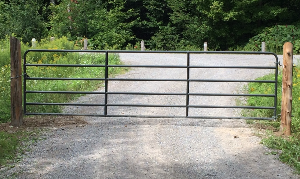 Durable Fence | 286 Lindsay Rd, Peterborough, ON K9J 6X3, Canada | Phone: (705) 977-2531