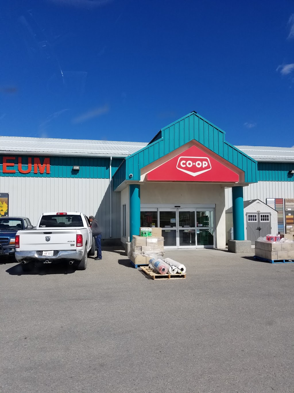 Co-op Home | 1225 Main St, Pincher Creek, AB T0K 1W0, Canada | Phone: (403) 627-3606