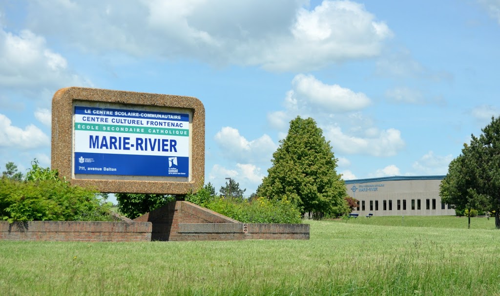 École secondaire catholique Marie-Rivier | 711 Dalton Ave, Kingston, ON K7M 8N6, Canada | Phone: (613) 546-5270