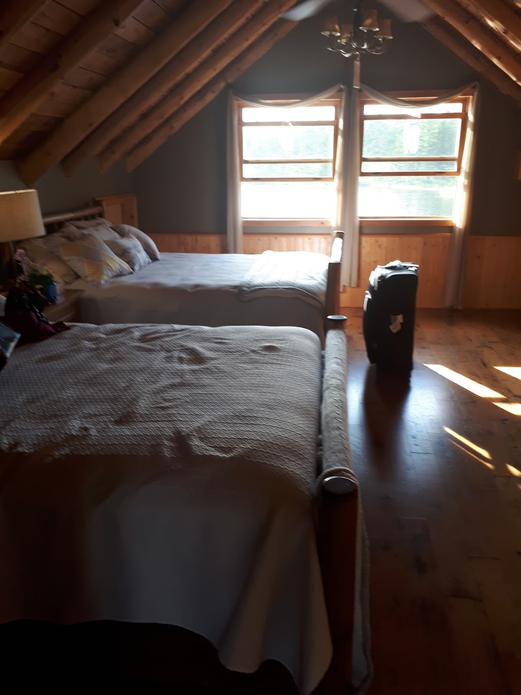 Rainbow Lodge | Sunshine Alley Road, Birch Island, ON P0P 1A0, Canada | Phone: (705) 285-4335