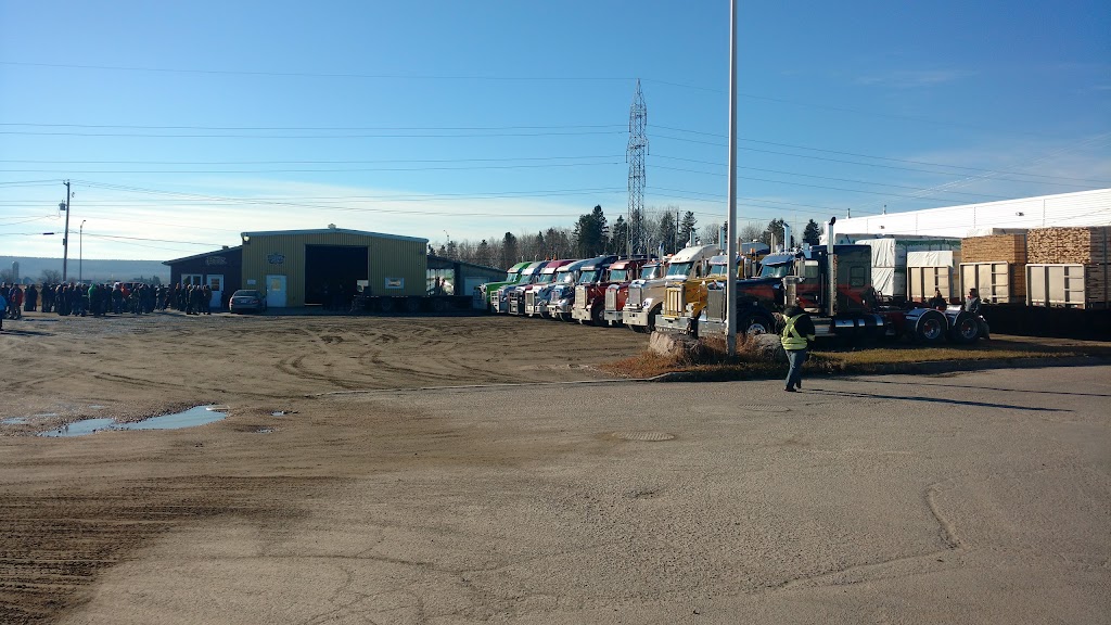 JDH Peterbilt du Lac Saint-Jean | 1451 Bd Industriel, Saint-Félicien, QC G8K 1W1, Canada | Phone: (418) 679-5885