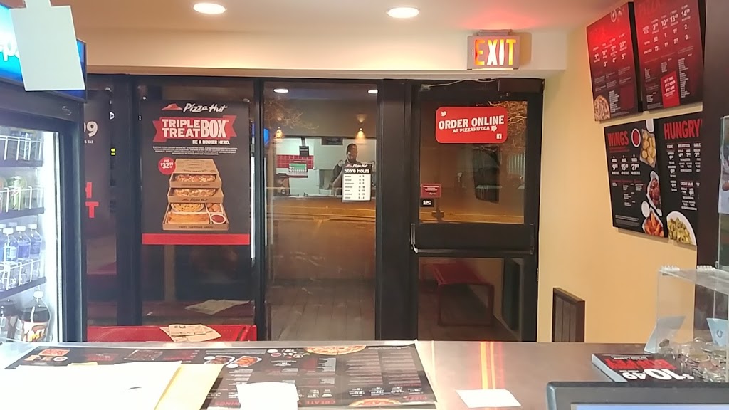 Pizza Hut | 168 Simcoe St, Tillsonburg, ON N4G 2J1, Canada | Phone: (519) 688-0032