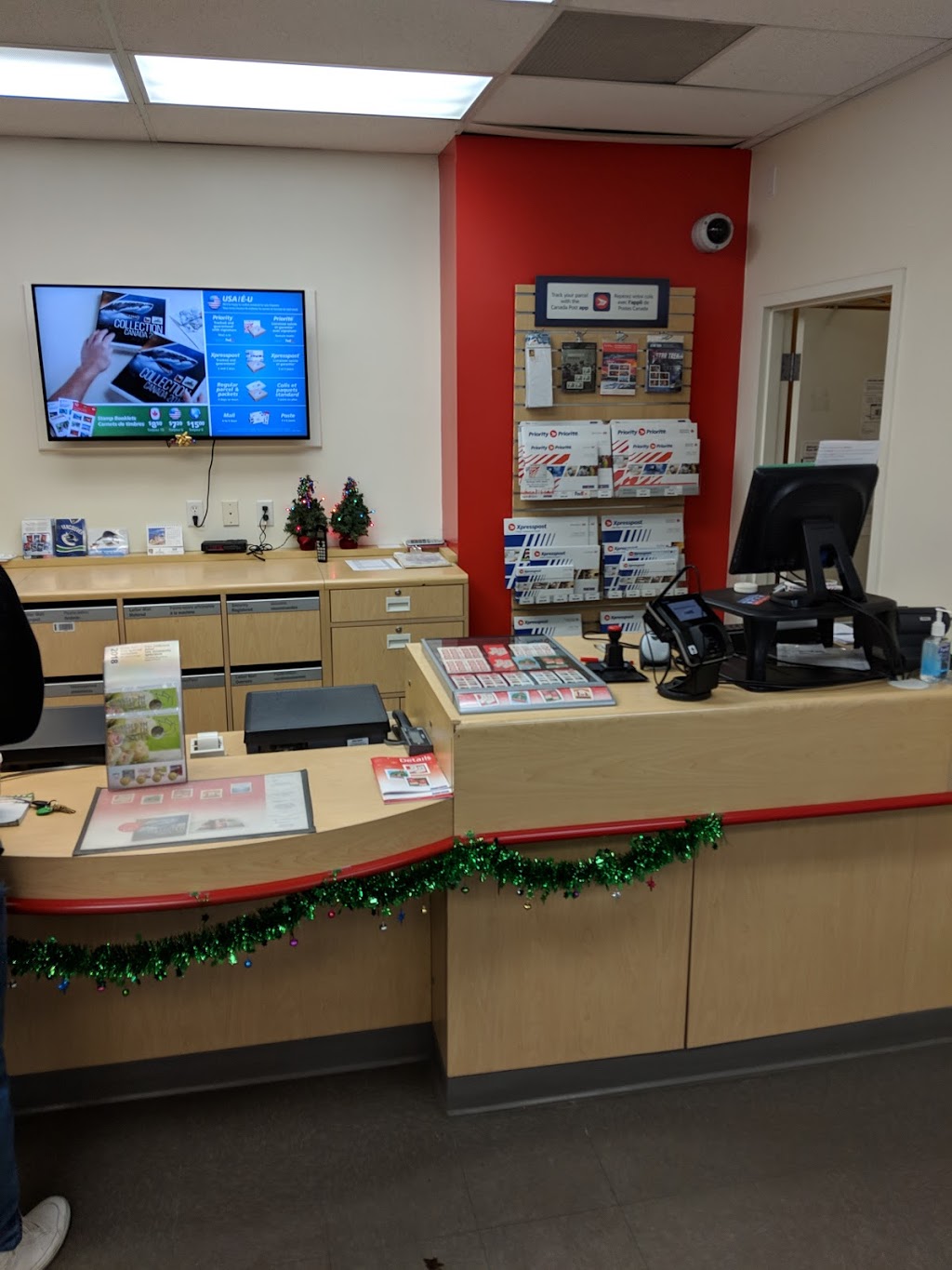 Canada Post | 6025 Sussex Ave, Burnaby, BC V5H 3B0, Canada