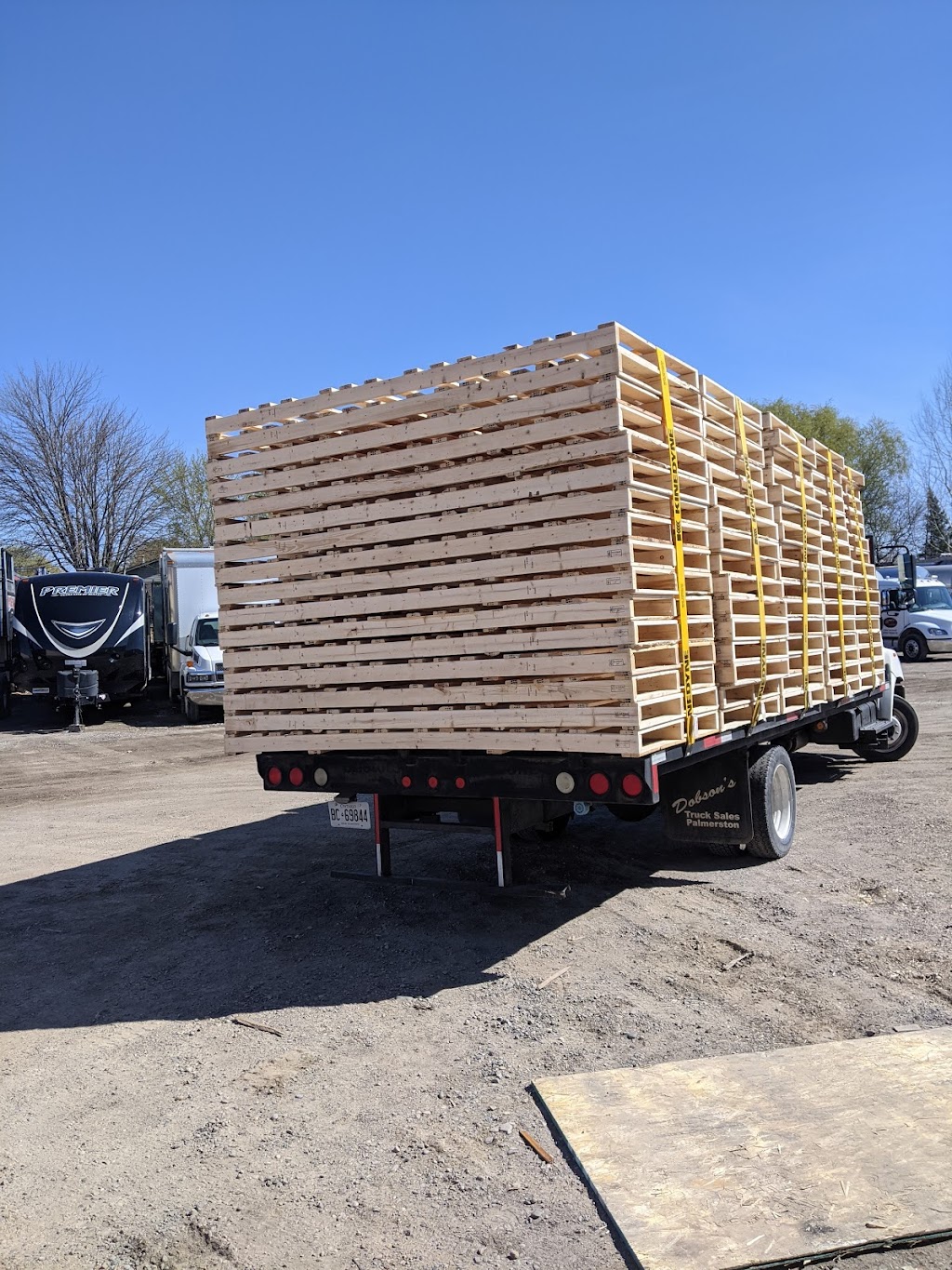 HD Pallets & Recycling | 35 Glamis Rd, Cambridge, ON N1R 6W3, Canada | Phone: (519) 620-2888