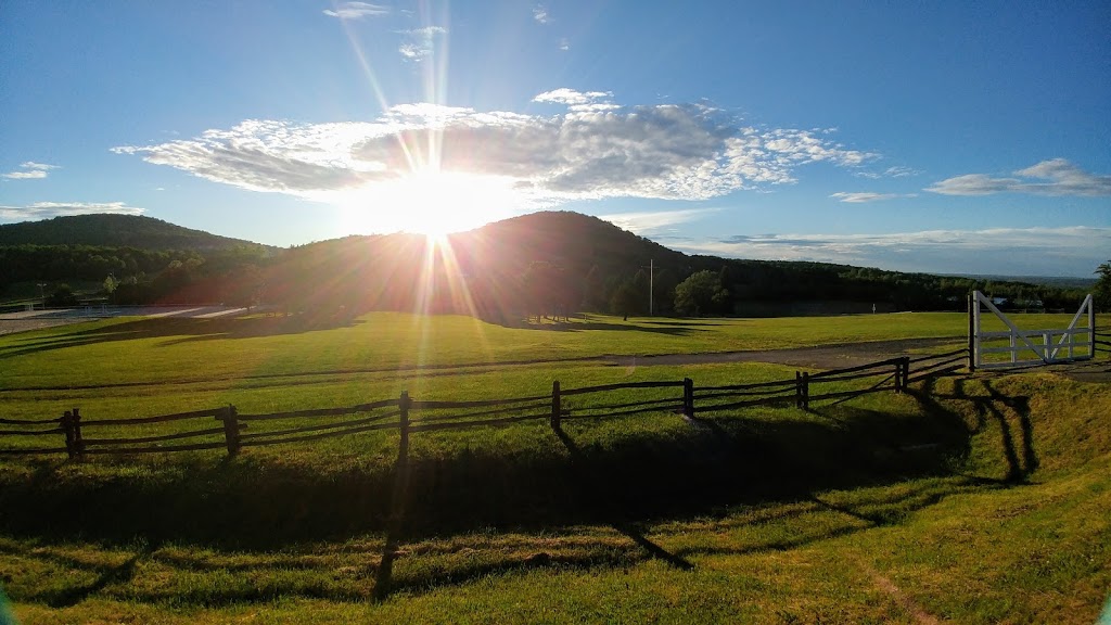 Centre Equestre De Bromont Inc | 100, ch de Laprairie, Bromont, QC J2L 2N6, Canada | Phone: (450) 534-3255