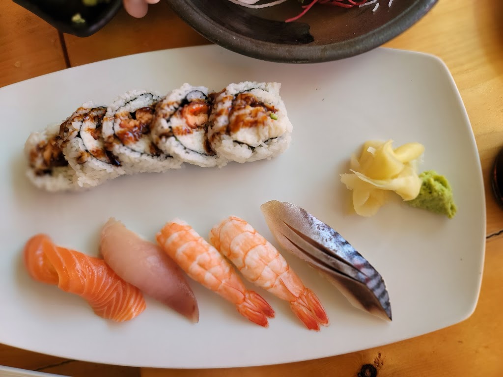 Sushi Iwa | 14959 Marine Dr, White Rock, BC V4B 1C3, Canada | Phone: (604) 560-1889