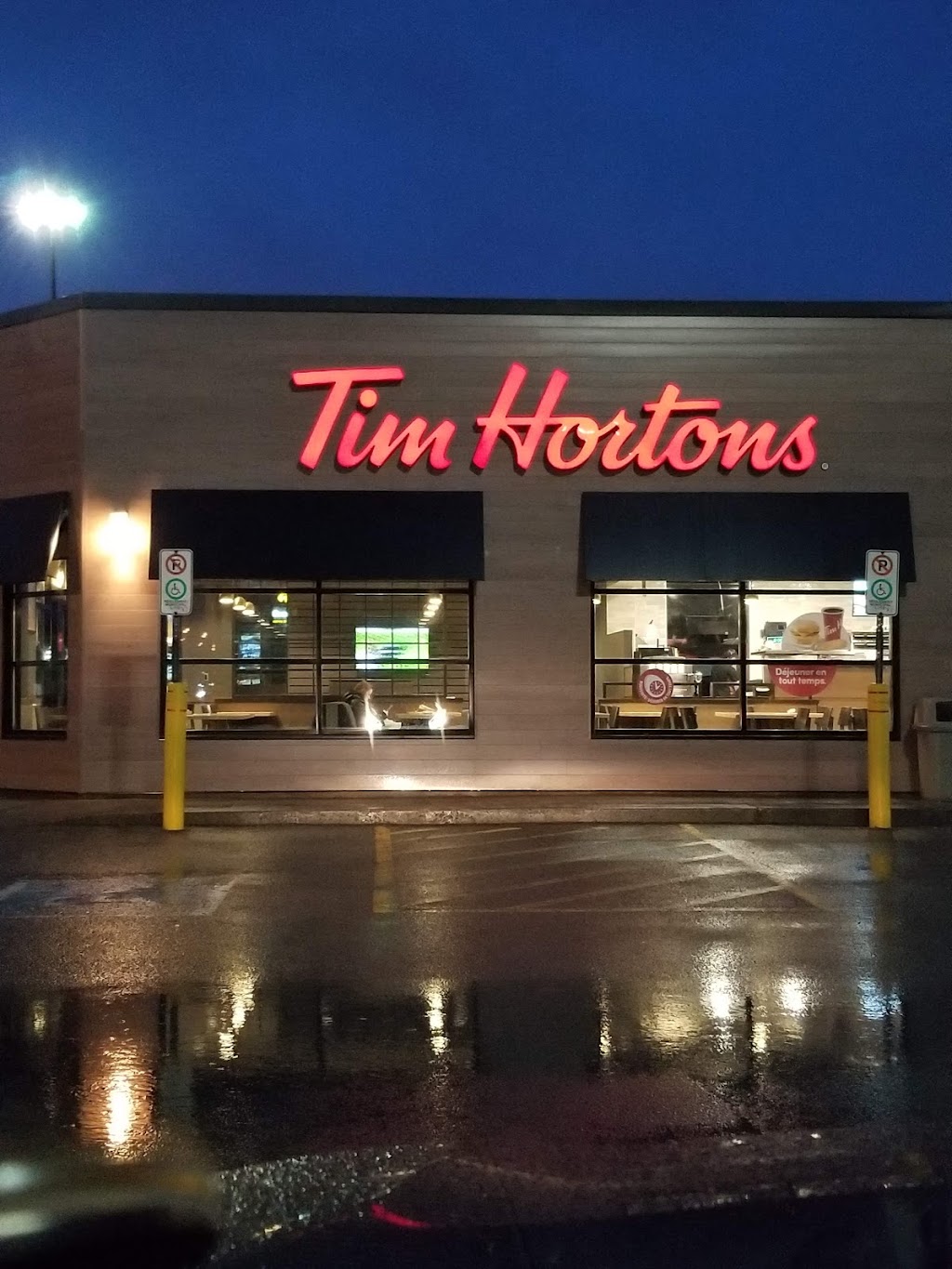 Tim Hortons | 4333, Autoroute 13, Laval, QC H7P 4W6, Canada | Phone: (450) 622-3200