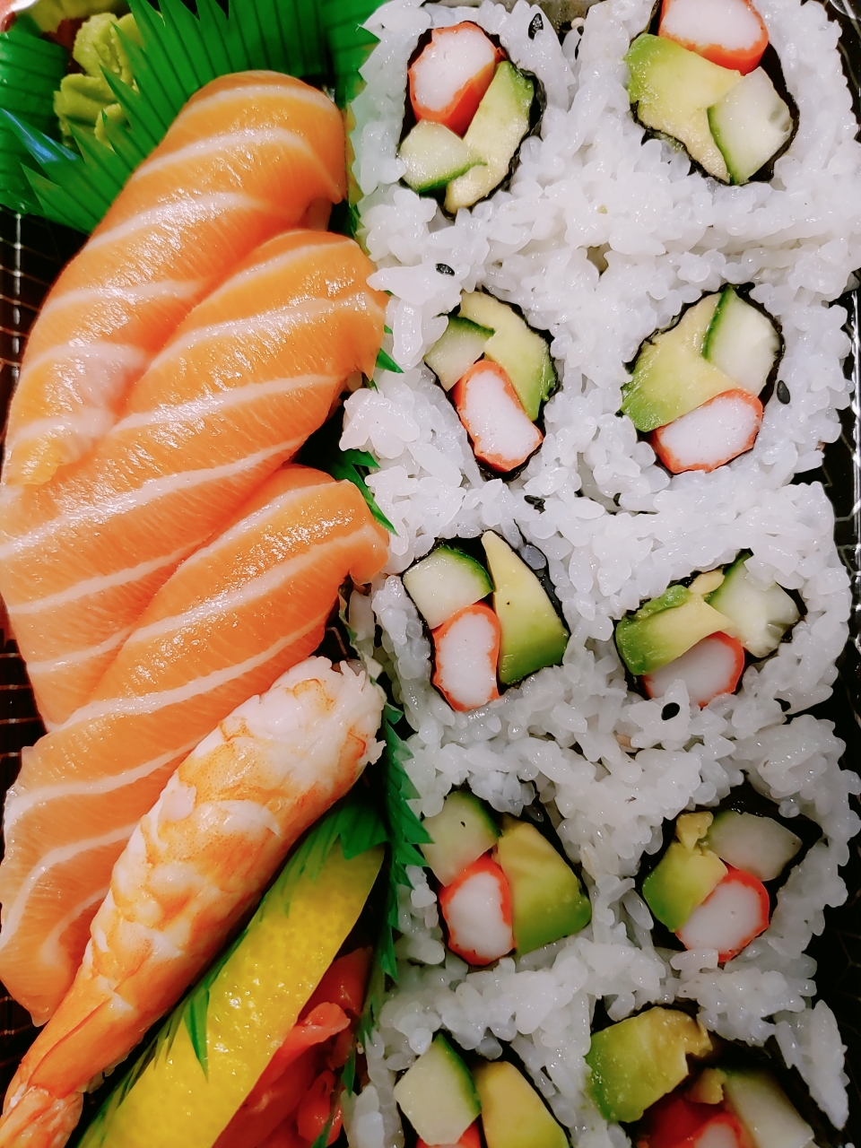 Macs Sushi | 17600 Yonge St, Newmarket, ON L3Y 4Z1, Canada | Phone: (905) 235-8789