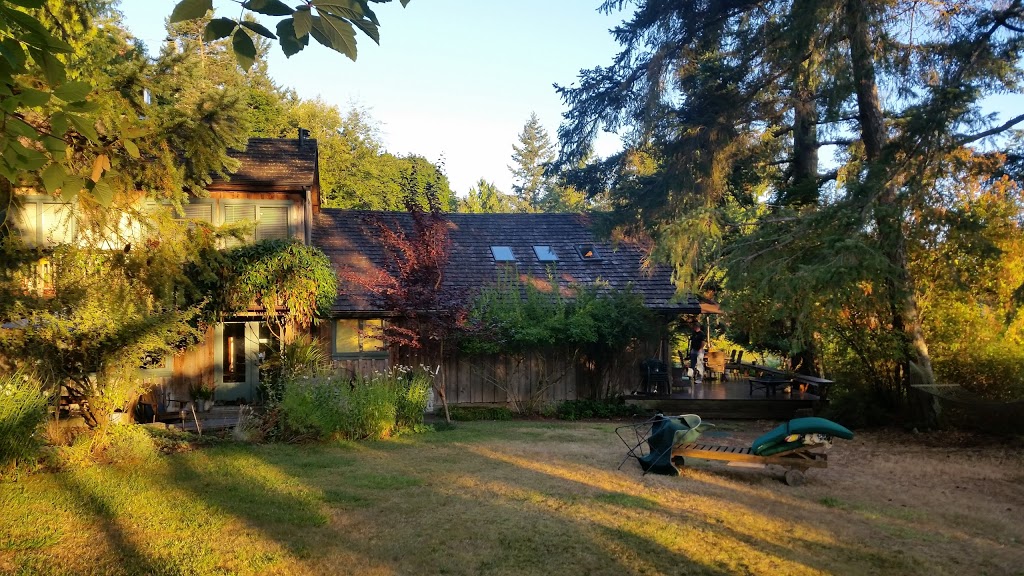 Longhouse Bed & Breakfast | 2187 Mitchell Bay Rd, Friday Harbor, WA 98250, USA | Phone: (360) 378-2568