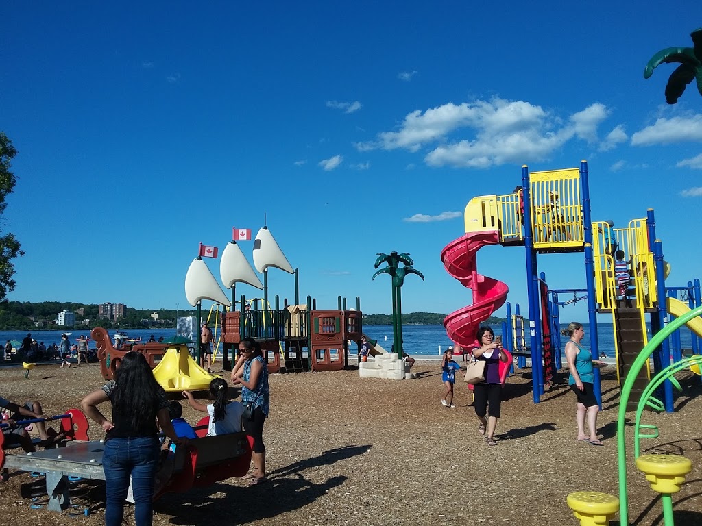 Splash ON Water Parks | 55 Lakeshore Dr, Barrie, ON L4M 4T5, Canada | Phone: (705) 279-1322