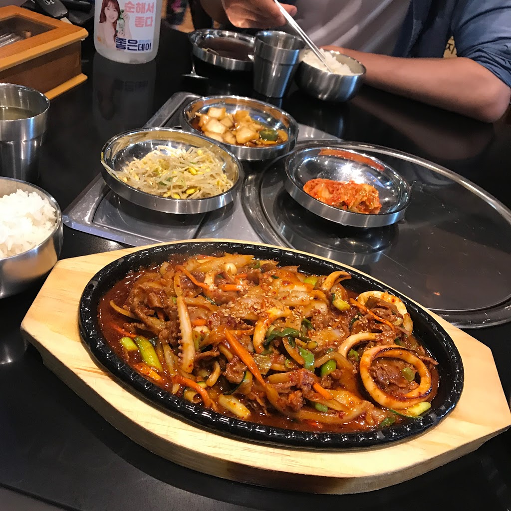 Sikgaek Korean Restaurant and Bar | 800 Dundas St E unit A1, Mississauga, ON L4Y 2B6, Canada | Phone: (647) 847-1030