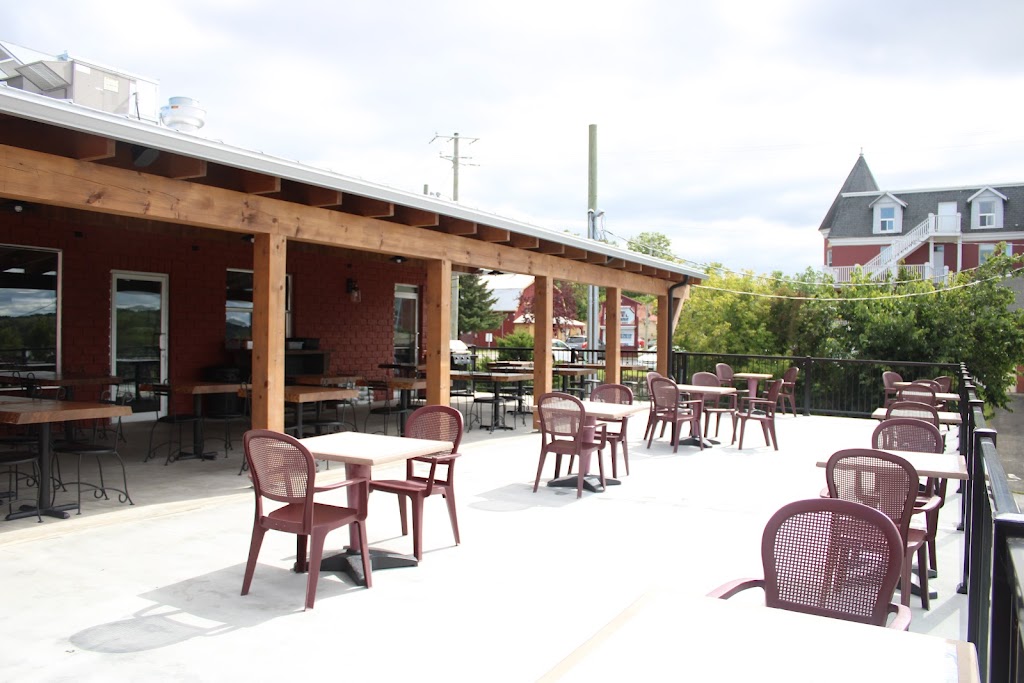 Terrasse Notre-Dame | 664 Rue Notre Dame, Montebello, QC J0V 1L0, Canada | Phone: (819) 309-0541