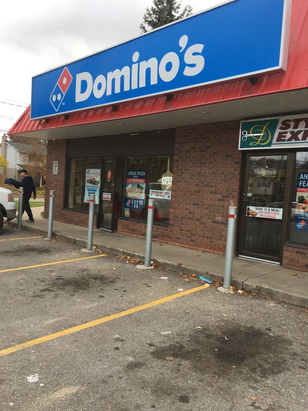 Dominos | 585 Eramosa Rd, Guelph, ON N1E 2N4, Canada | Phone: (519) 836-3030