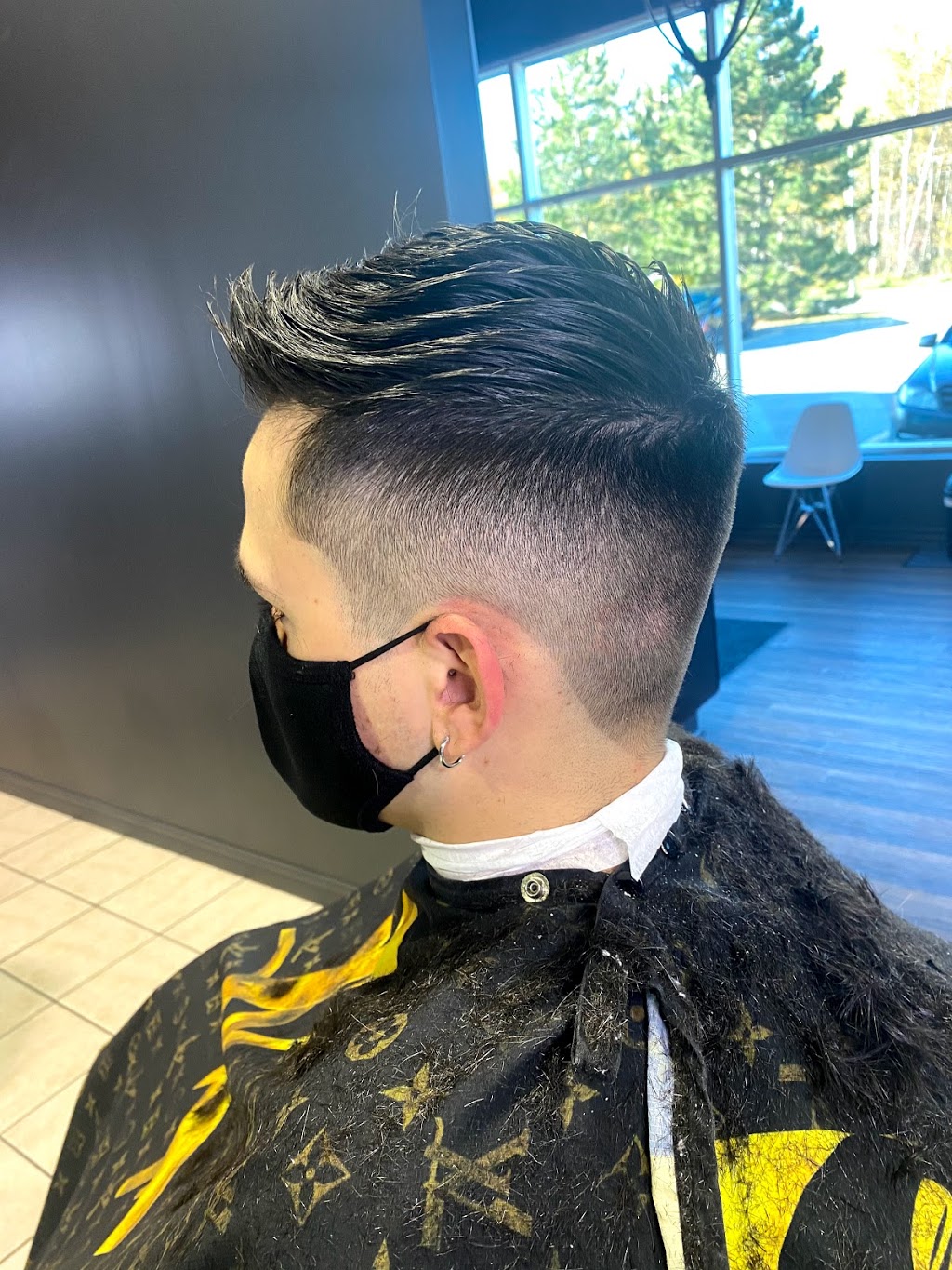 Lavish barber studio | 237 Mapleview Dr E Unit 9, Barrie, ON L4N 0W5, Canada | Phone: (705) 739-4000