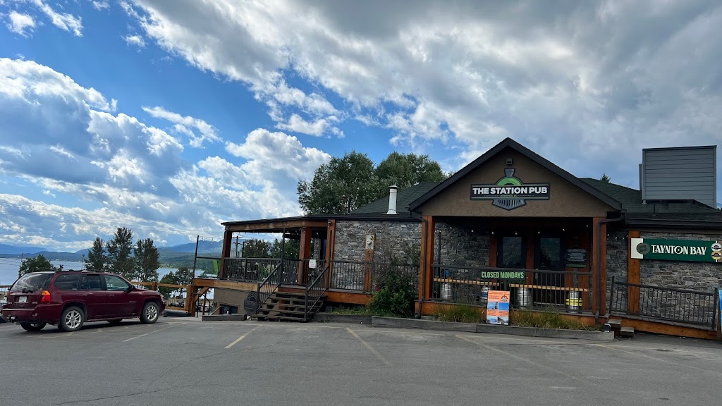 The Station Pub | 1701 6th Ave, Invermere, BC V0A 1K2, Canada | Phone: (250) 342-5557