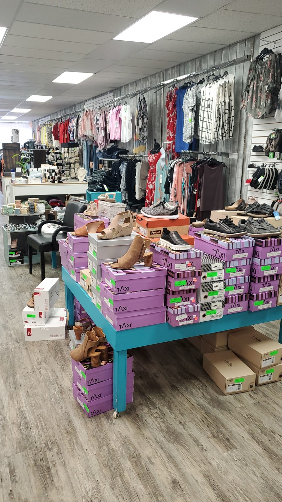 Mandys Fashion and Footwear | 5029 50 Ave, Rimbey, AB T0C 2J0, Canada | Phone: (403) 843-4414