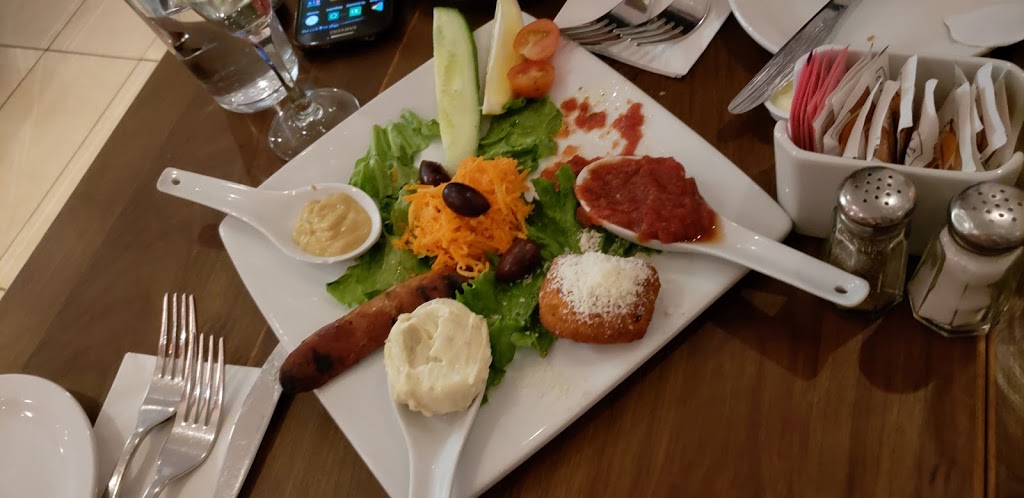 Restaurant Le Vieux Four de Laval | 5070 Boulevard Lévesque E, Laval, QC H7C 1N1, Canada | Phone: (450) 661-7711