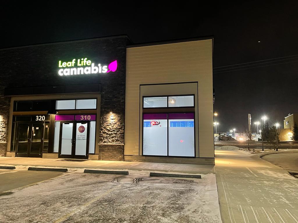 Leaf Life Cannabis - Beacon | 11877 Sarcee Trail NW, Calgary, AB T3R 1W5, Canada | Phone: (587) 317-8233