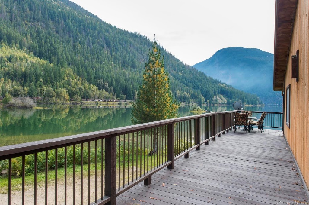 Top Hat Terrace Vacation Rental | 8323 Trans Canada Highway, Revelstoke, BC V0E 2S0, Canada | Phone: (855) 728-5288