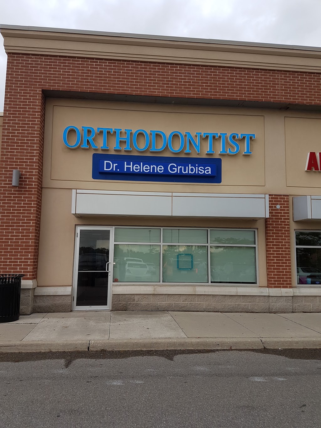 Orthodontist Dr. Helene Grubisa | 2501 Prince Michael Dr, Oakville, ON L6H 0E9, Canada | Phone: (905) 257-7111