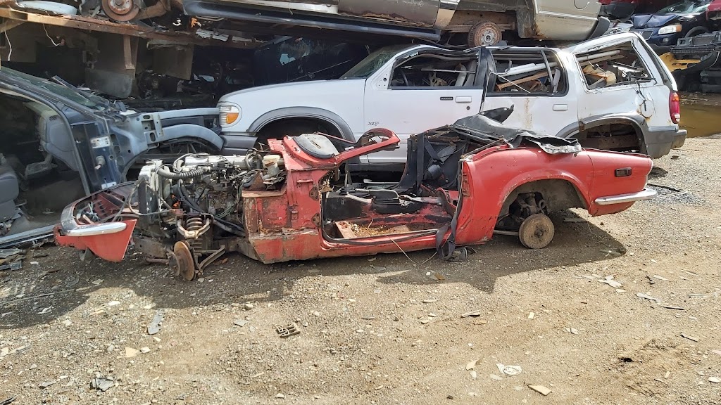 Tafts Auto Wreckers | 345 Raglan St, Brighton, ON K0K 1H0, Canada | Phone: (613) 475-1334