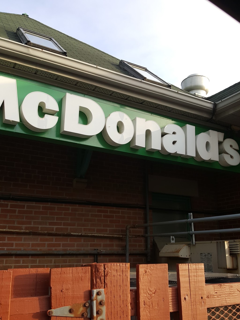 McDonalds | 81 Rue Denison E, Granby, QC J2G 4C7, Canada | Phone: (450) 777-1841