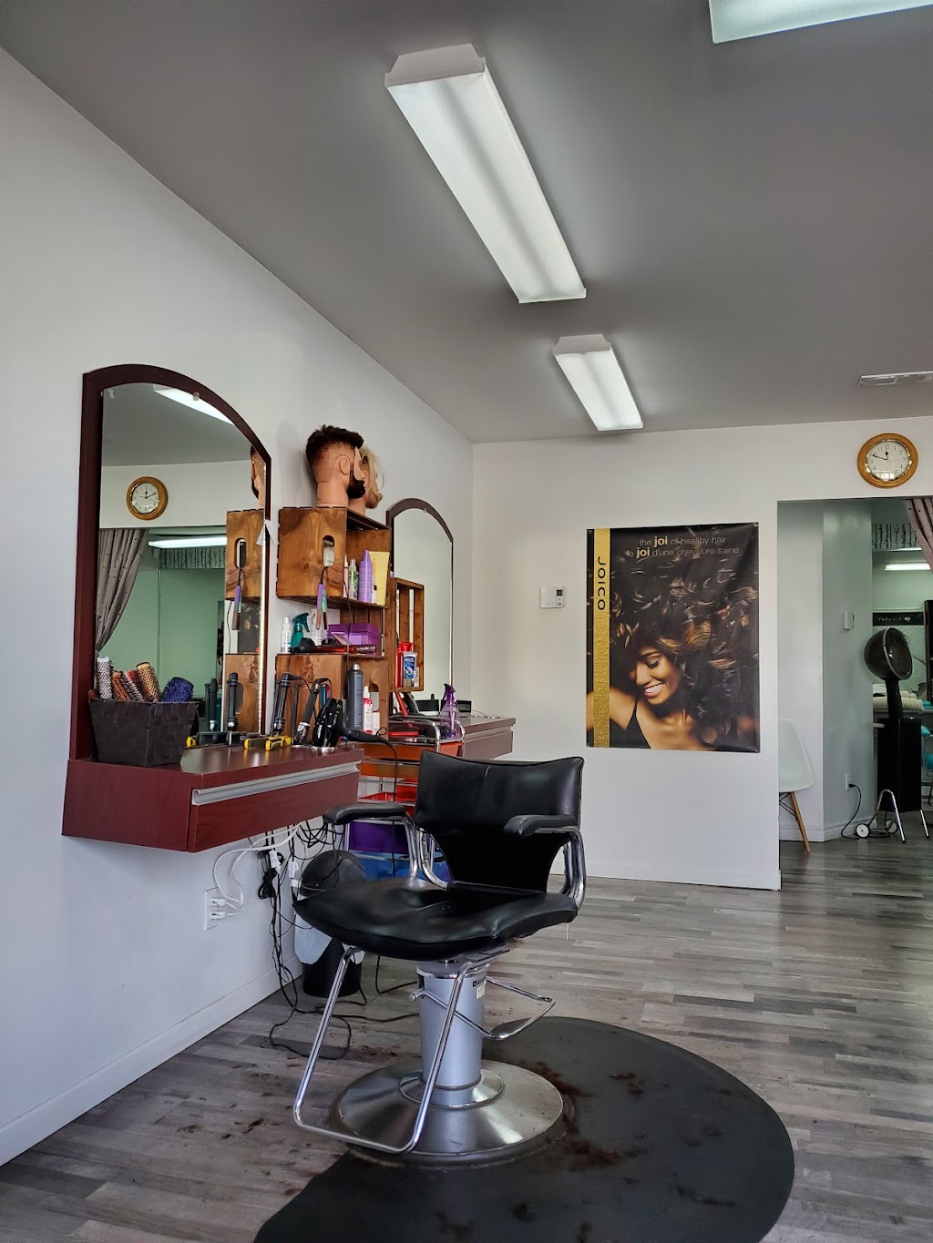 Decibel Coiffure Unisex | 900 Boulevard St Luc, Alma, QC G8B 2L2, Canada | Phone: (418) 487-4231