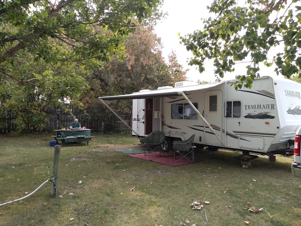 Daisy May Campground | 249 Lyndon Rd, Fort Macleod, AB T0L 0Z0, Canada | Phone: (888) 553-2455