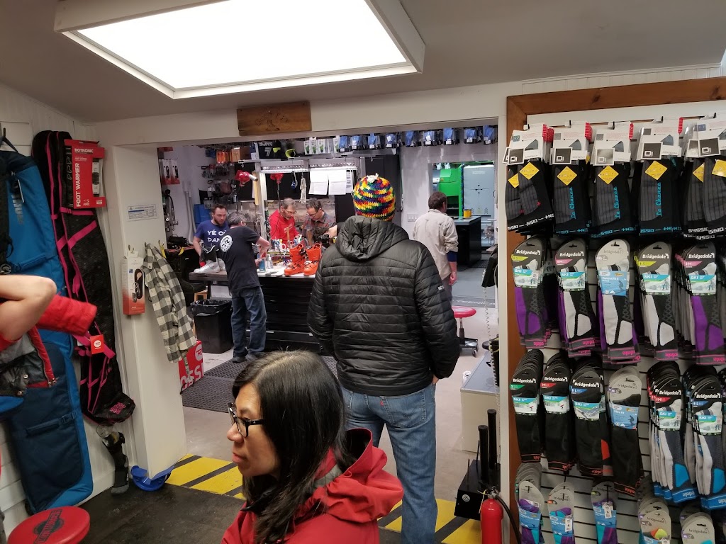 Boutique De Ski Daniel Lachance | 2245 Chem. du Village, Mont-Tremblant, QC J8E 1E9, Canada | Phone: (819) 425-8985