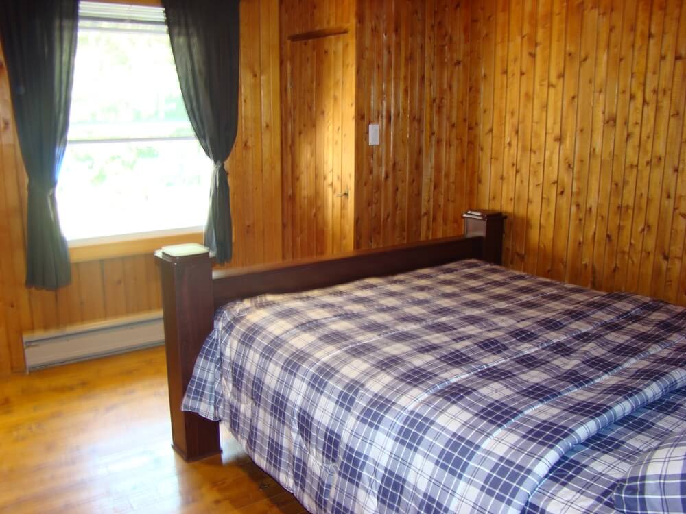 Waterfront Cottage Rental | 217 Lakeshore Blvd N, Sauble Beach, ON N0H 2G0, Canada | Phone: (519) 422-1313