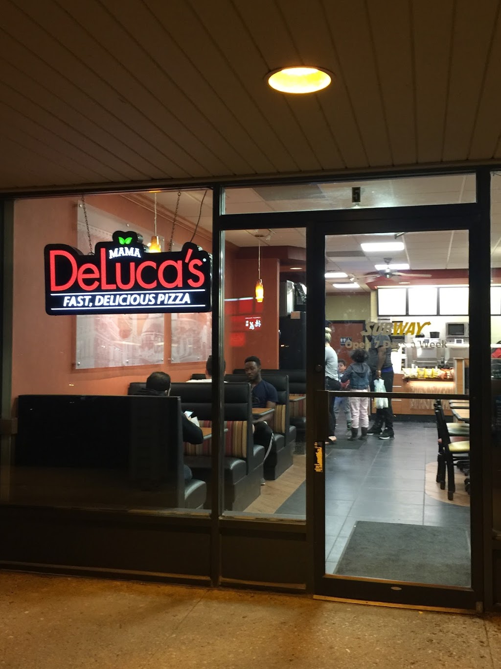 Mama Delucas Pizza | 6-160 University Ave W, Waterloo, ON N2L 3E9, Canada | Phone: (519) 884-7821