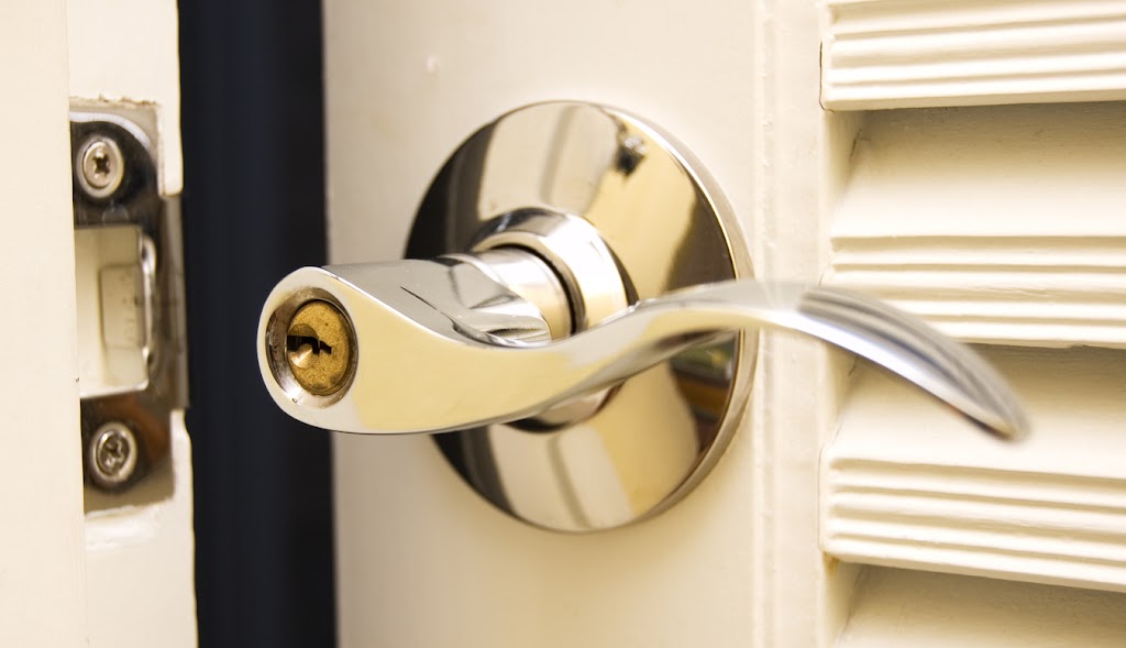 Locksmith Mississauga Service | 1500 Dundas St E Unit 5A, Mississauga, ON L4X 1L4, Canada | Phone: (437) 747-8633