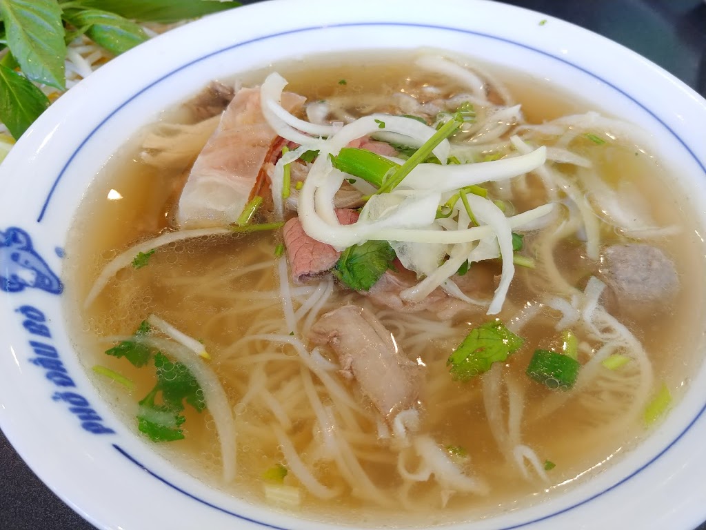 Pho Dau Bo | 20 Gillingham Dr, Brampton, ON L6X 4X7, Canada | Phone: (905) 796-9992