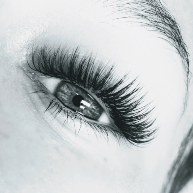 Lashes by Evelyn | 64 Raleigh St, Brantford, ON N3T 1K1, Canada | Phone: (289) 686-0970