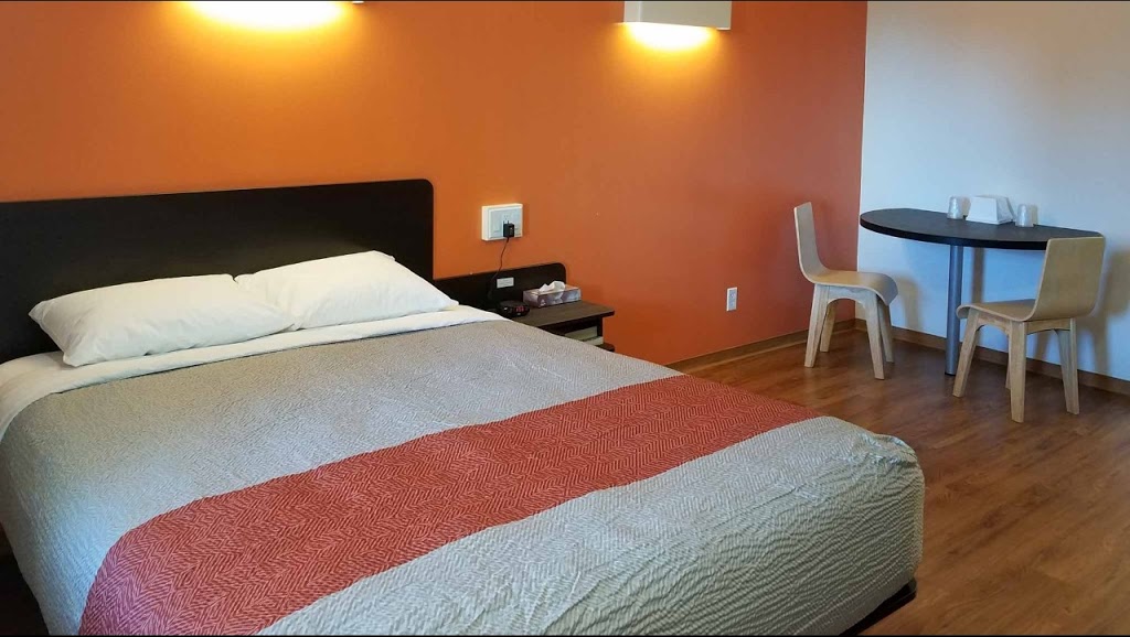 Motel 6 Camrose, AB | 6216 48 Ave, Camrose, AB T4V 0K6, Canada | Phone: (780) 672-3377