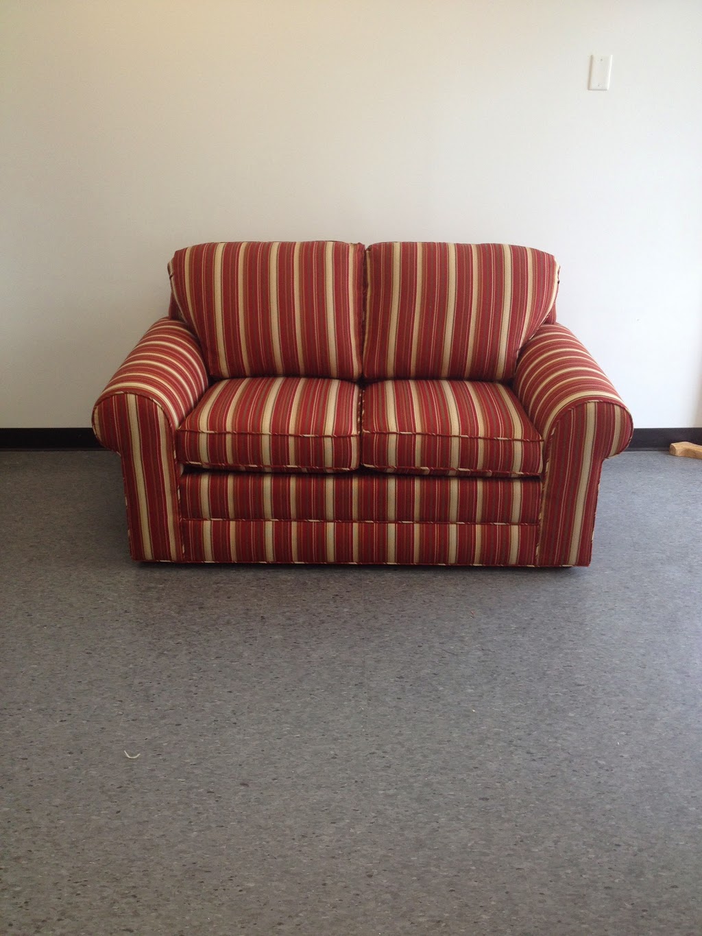 Designer Upholstery | 4181 Sladeview Crescent #45, Mississauga, ON L5L 5R2, Canada | Phone: (905) 997-8668