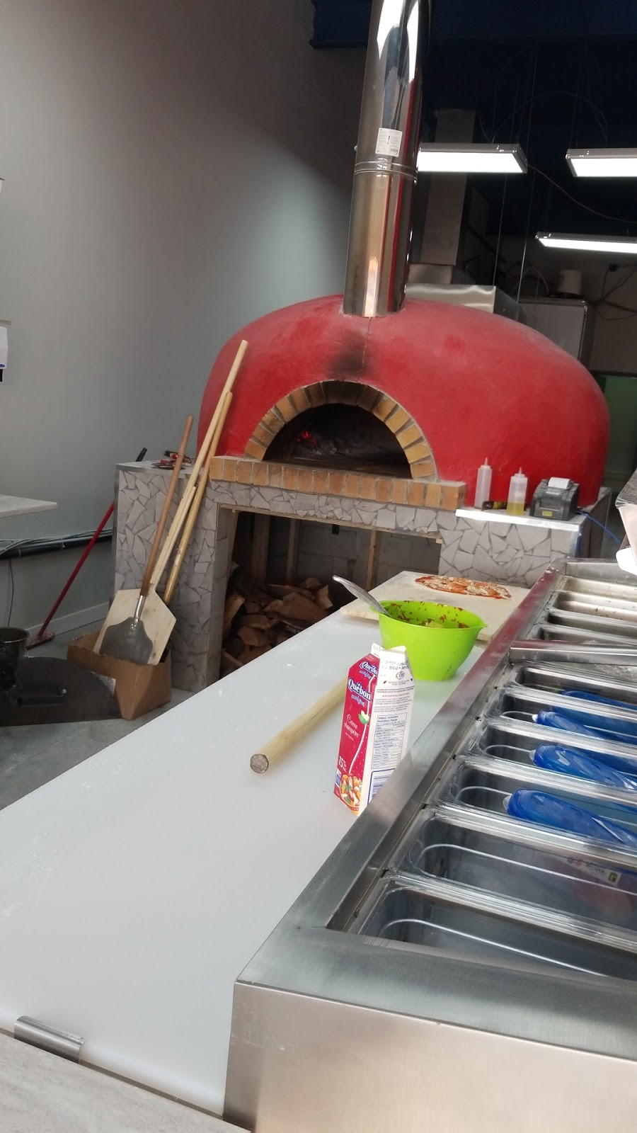 Délice pizza-four Laval | 222-D, Boulevard Curé-Labelle, Laval, QC H7L 3A1, Canada | Phone: (450) 323-2211