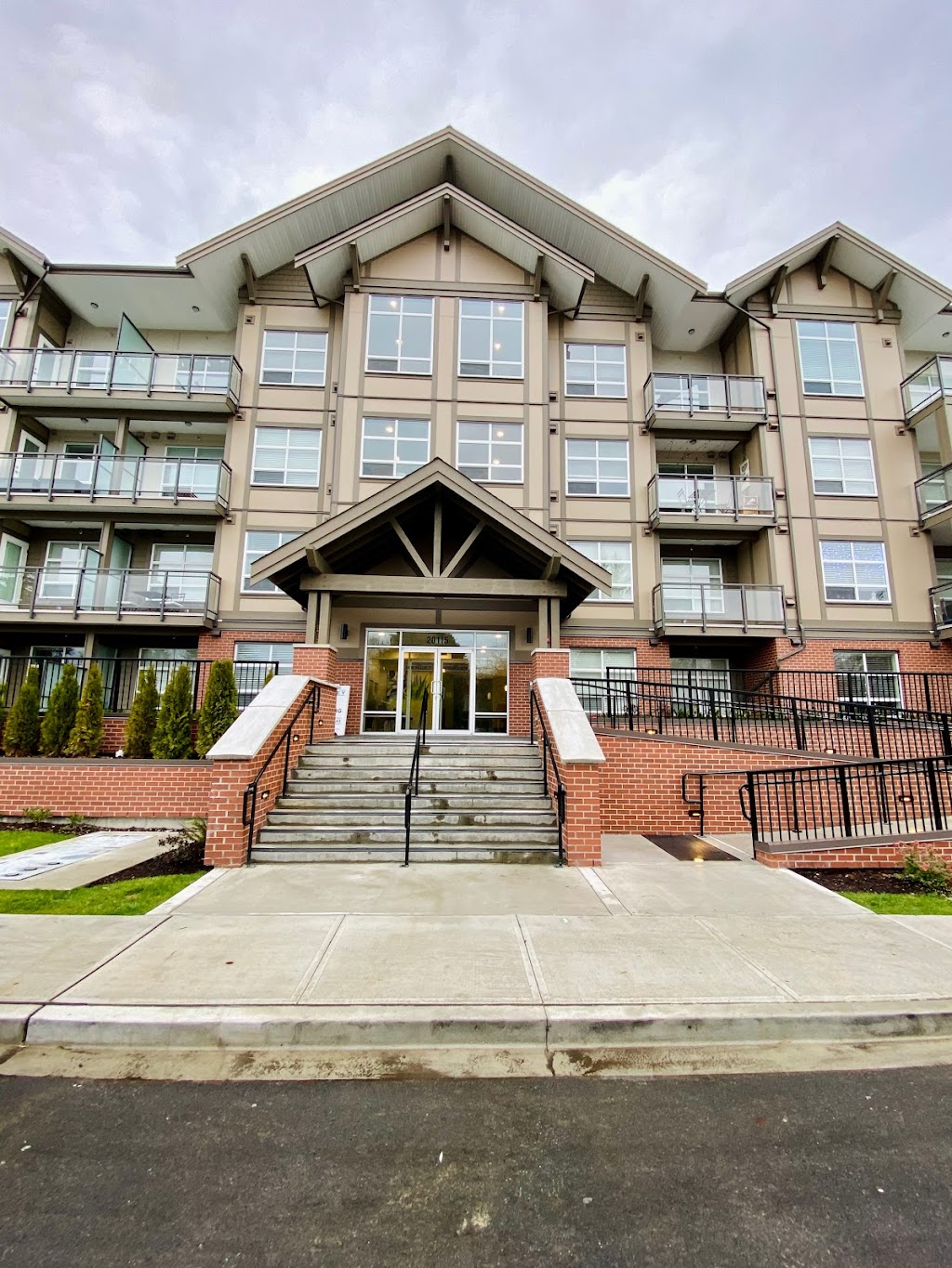 The Henley Apartments | 20115 53A Ave, Langley, BC V3A 0M7, Canada | Phone: (778) 366-4943