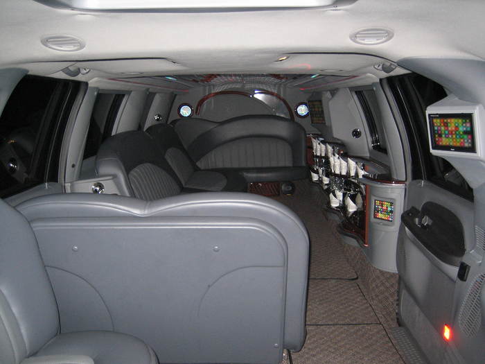 City Best Limo | 131 Brookfield Cres, Winnipeg, MB R3Y 1N3, Canada | Phone: (204) 997-0523