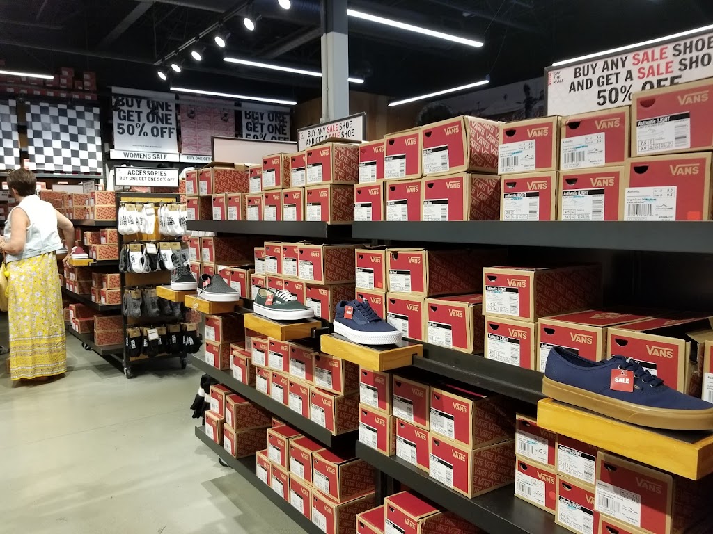 Vans | 7899 Templeton Station Rd, Richmond, BC V7B 0B7, Canada | Phone: (604) 273-3430