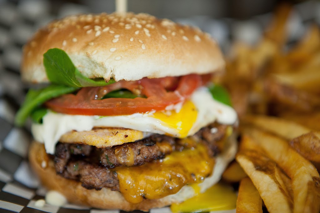 Real Burger | 94 Dundas St E, Waterdown, ON L0R 2H2, Canada | Phone: (905) 689-3111