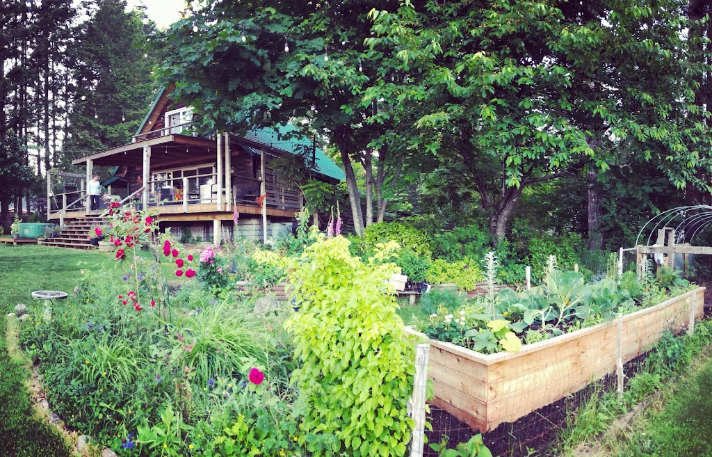 Barefoot Gardens | 2821 Maryport Ave, Cumberland, BC V0R 1S0, Canada | Phone: (604) 313-5007