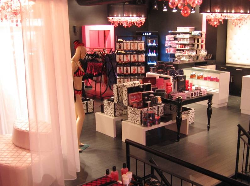 Sexy Et Compagnie | 319 Boulevard Curé-Labelle, Sainte-Thérèse, QC J7E 2Y2, Canada | Phone: (450) 433-7399