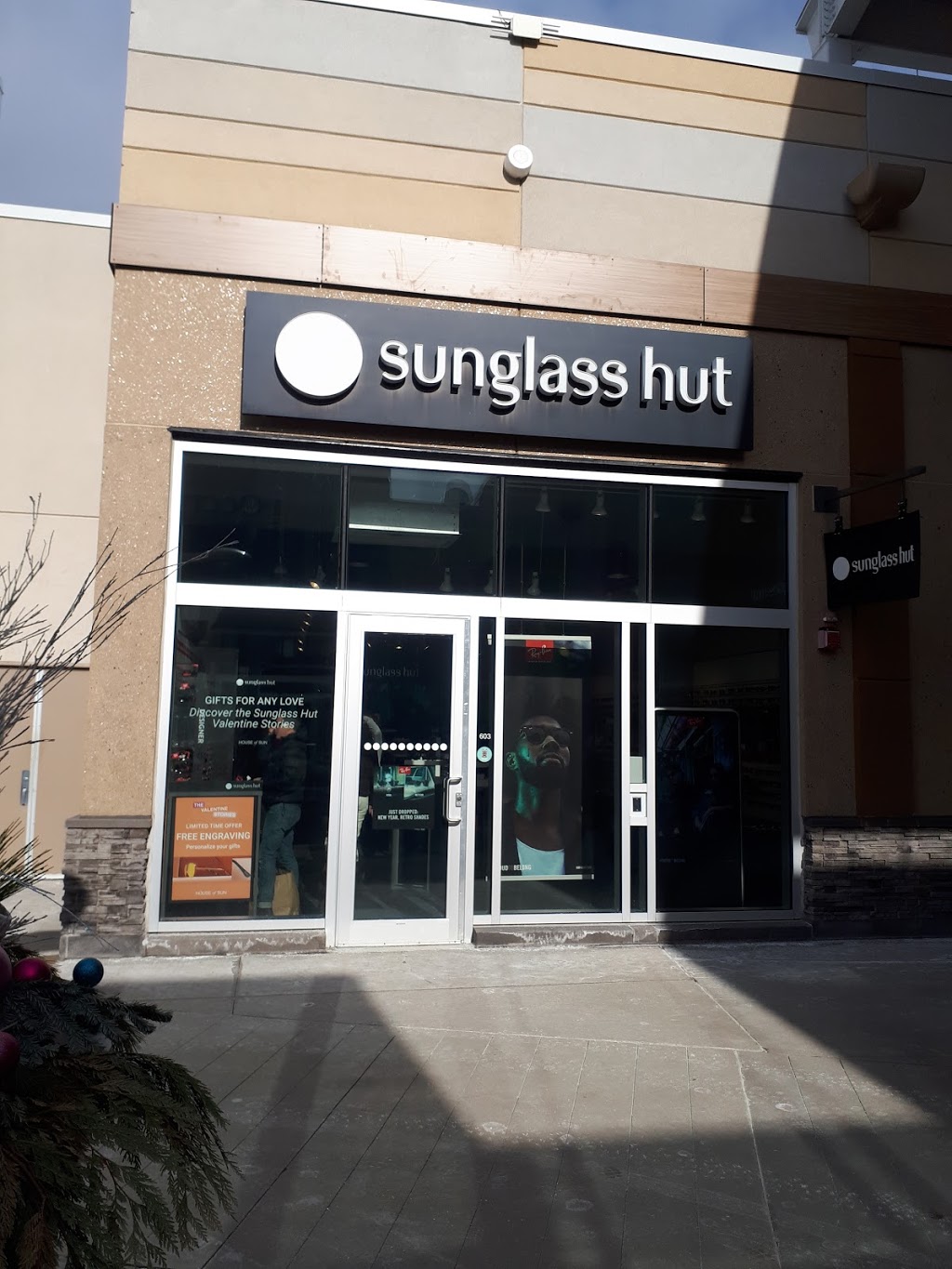 Sunglass Hut | 300 Taylor Rd, Niagara-on-the-Lake, ON L0S 1J0, Canada | Phone: (905) 322-4262