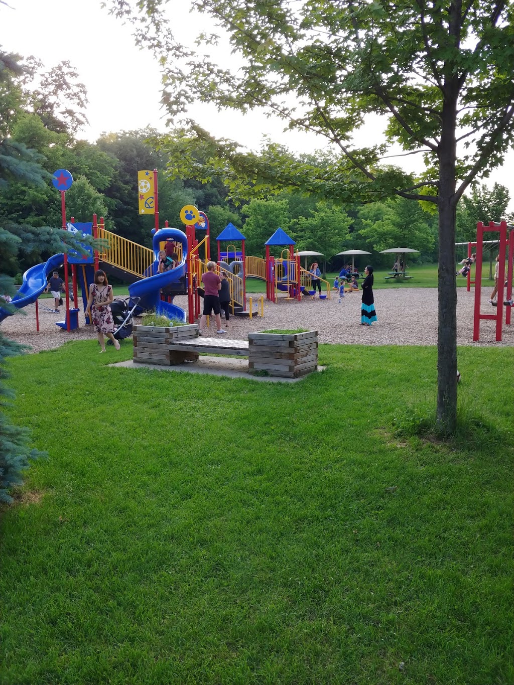 Bloordale Park South | 230 Renforth Dr, Etobicoke, ON M9C 2K9, Canada | Phone: (416) 338-4386